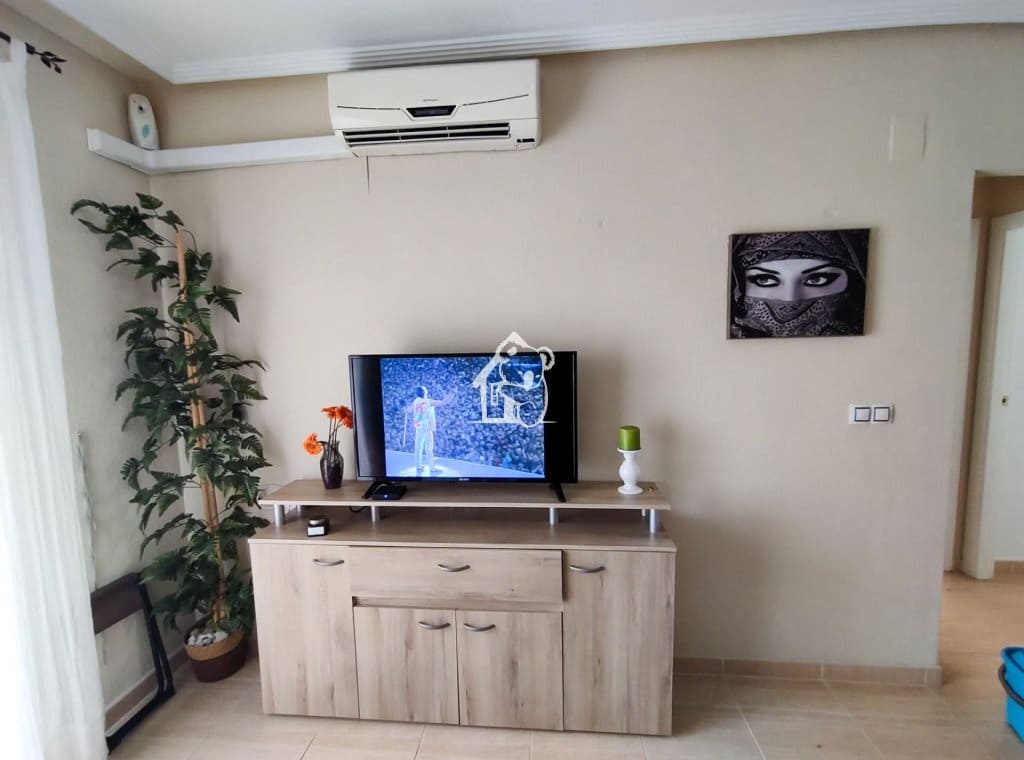 2 soverom Leilighet til leie i Torrevieja med svømmebasseng garasje - € 750 (Ref: 9429468)