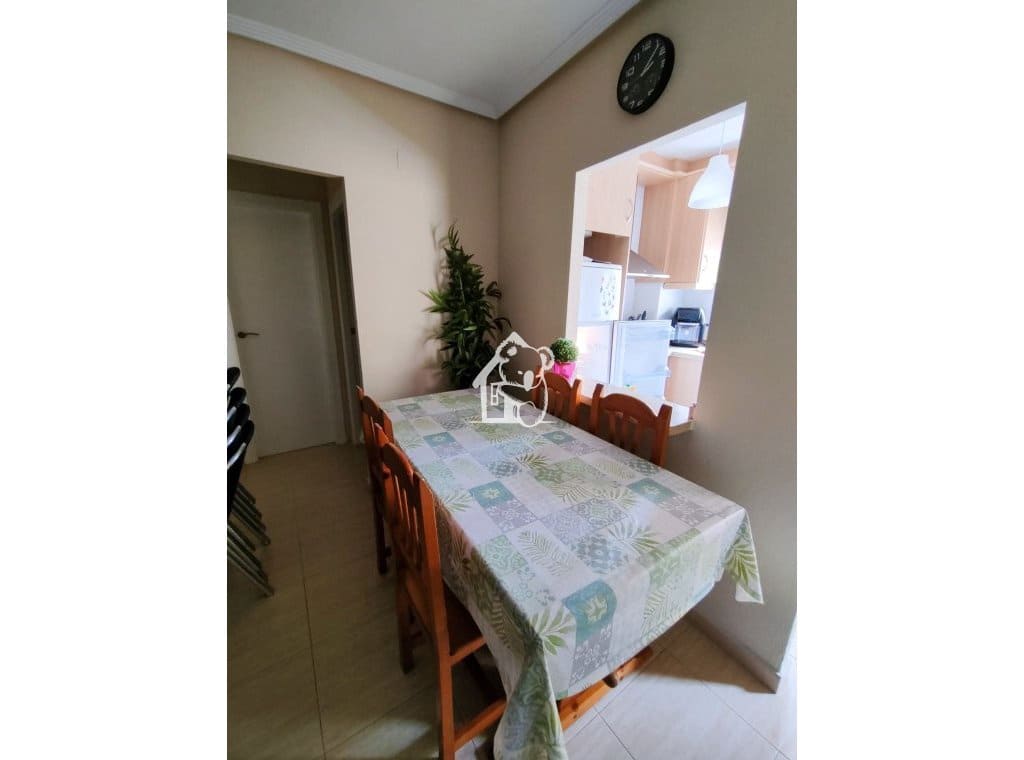 2 soverom Leilighet til leie i Torrevieja med svømmebasseng garasje - € 750 (Ref: 9429468)