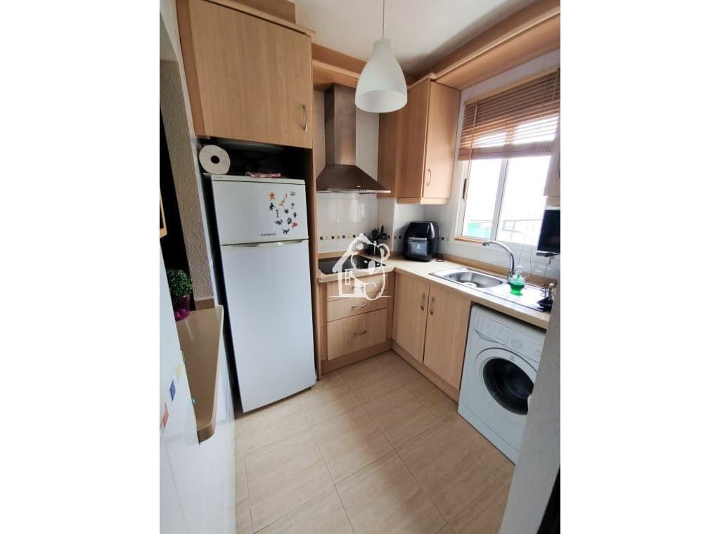 2 soverom Leilighet til leie i Torrevieja med svømmebasseng garasje - € 750 (Ref: 9429468)