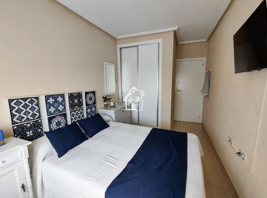 2 soverom Leilighet til leie i Torrevieja med svømmebasseng garasje - € 750 (Ref: 9429468)