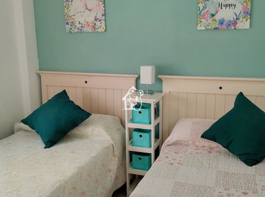 2 soverom Leilighet til leie i Torrevieja med svømmebasseng garasje - € 750 (Ref: 9429468)