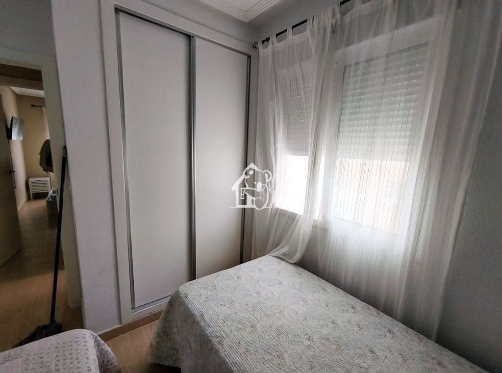 2 soverom Leilighet til leie i Torrevieja med svømmebasseng garasje - € 750 (Ref: 9429468)