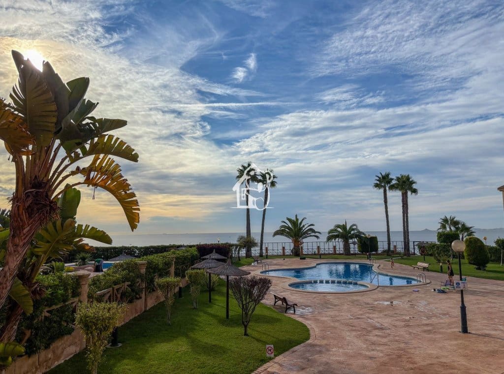 2 sovrum Takvåning att hyra i Orihuela Costa med pool - 1 250 € (Ref: 9432813)