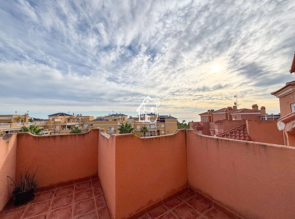 2 sovrum Takvåning att hyra i Orihuela Costa med pool - 1 250 € (Ref: 9432813)