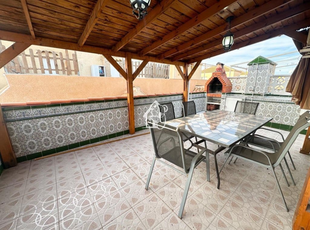 4 makuuhuone Omakotitalo vuokrattavana paikassa Torrevieja mukana uima-altaan - 970 € (Ref: 9432814)