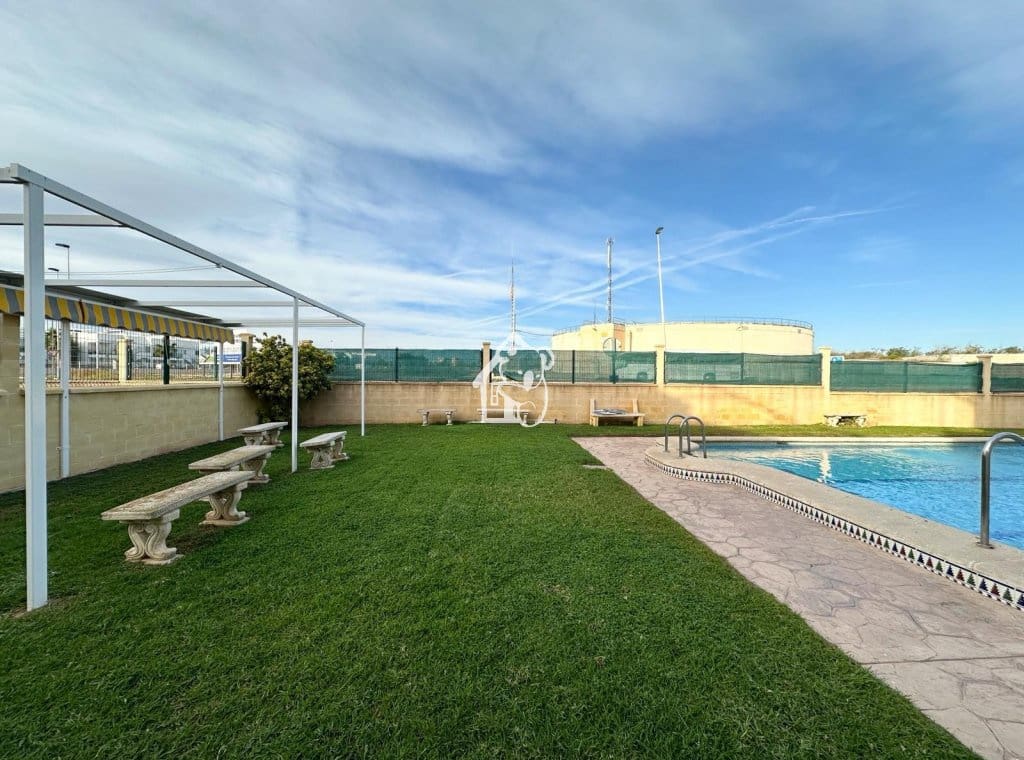 4 makuuhuone Omakotitalo vuokrattavana paikassa Torrevieja mukana uima-altaan - 970 € (Ref: 9432814)
