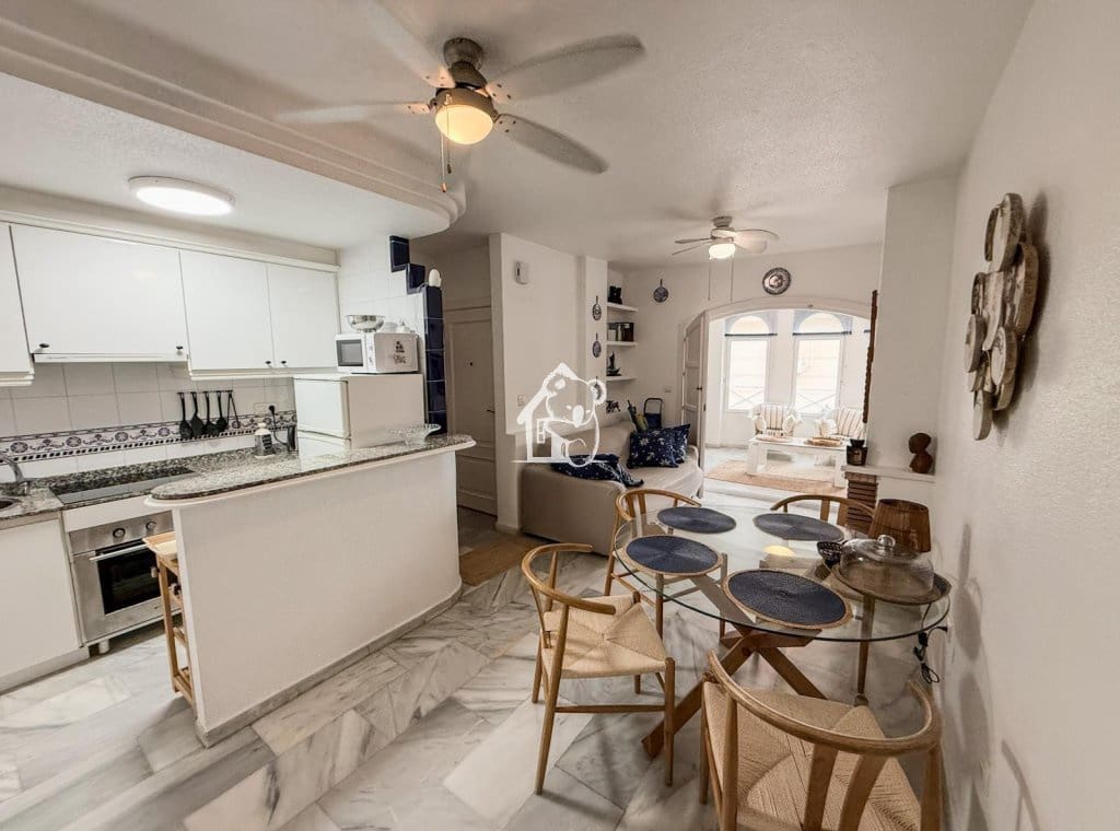 Appartement de Plage de 2 chambres à louer à Torrevieja avec piscine garage - 1 100 € (Ref: 9432871)