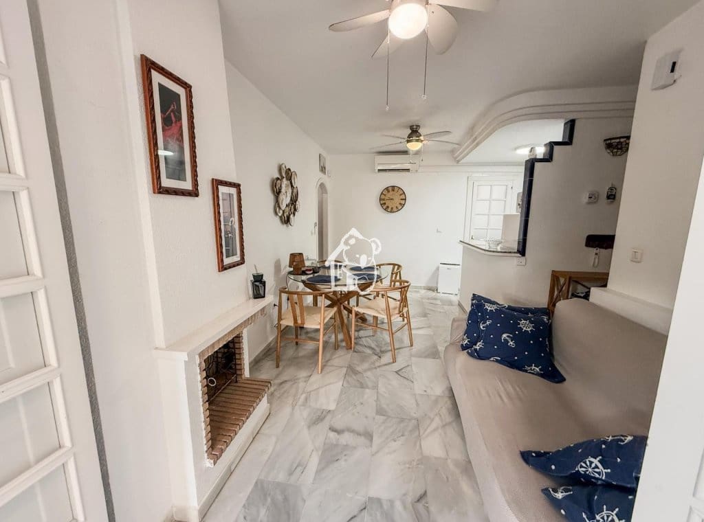 Appartement de Plage de 2 chambres à louer à Torrevieja avec piscine garage - 1 100 € (Ref: 9432871)