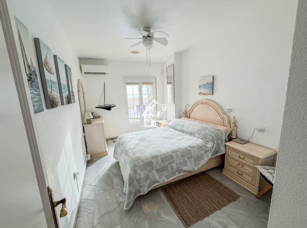 Appartement de Plage de 2 chambres à louer à Torrevieja avec piscine garage - 1 100 € (Ref: 9432871)