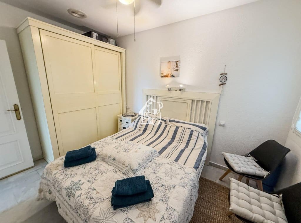 Appartement de Plage de 2 chambres à louer à Torrevieja avec piscine garage - 1 100 € (Ref: 9432871)