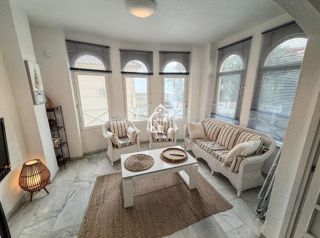 Appartement de Plage de 2 chambres à louer à Torrevieja avec piscine garage - 1 100 € (Ref: 9432871)