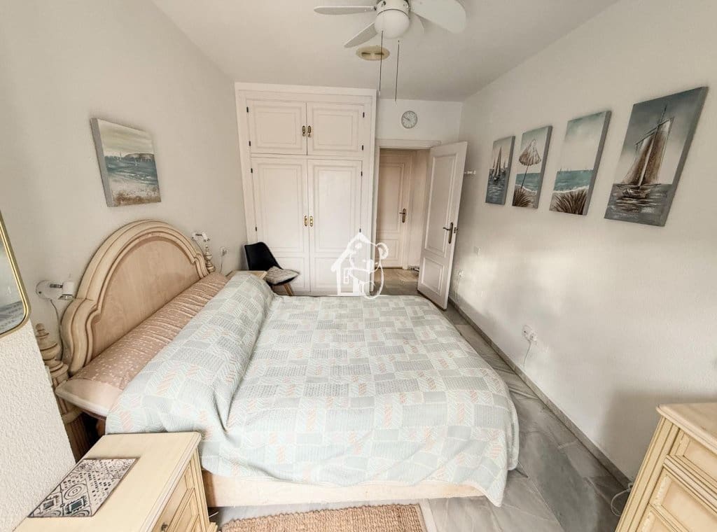 Appartement de Plage de 2 chambres à louer à Torrevieja avec piscine garage - 1 100 € (Ref: 9432871)