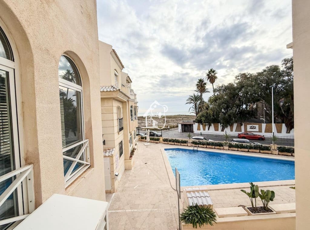 Appartement de Plage de 2 chambres à louer à Torrevieja avec piscine garage - 1 100 € (Ref: 9432871)