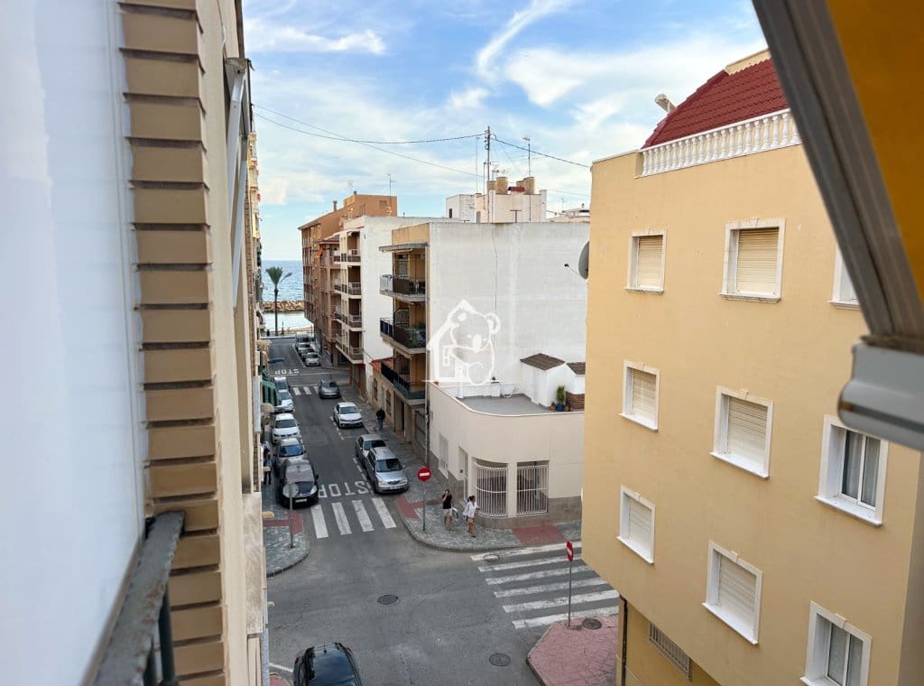 2 slaapkamer Appartement te huur in Torrevieja met garage - € 850 (Ref: 9432872)