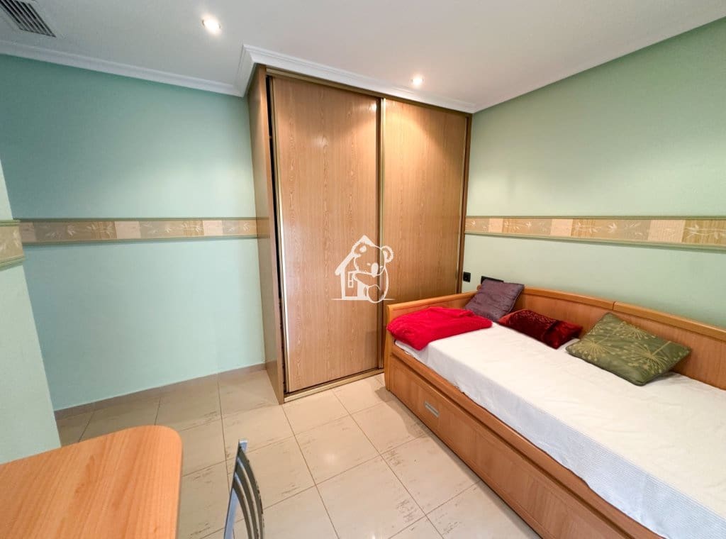 2 slaapkamer Appartement te huur in Torrevieja met garage - € 850 (Ref: 9432872)