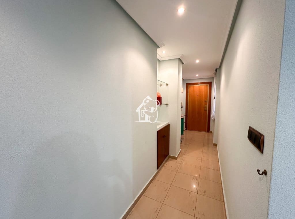 2 slaapkamer Appartement te huur in Torrevieja met garage - € 850 (Ref: 9432872)