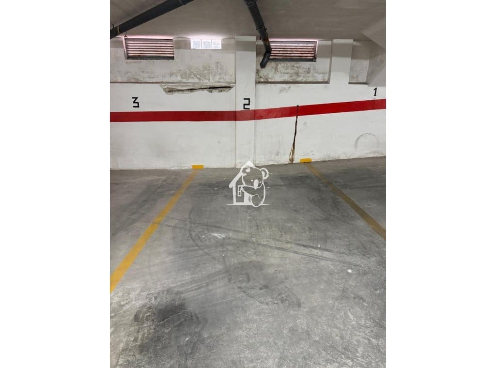 2 slaapkamer Appartement te huur in Torrevieja met garage - € 850 (Ref: 9432872)