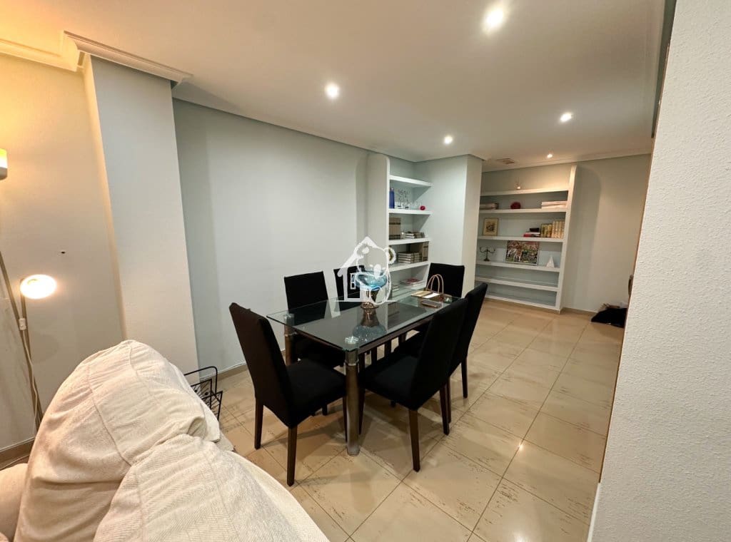 2 slaapkamer Appartement te huur in Torrevieja met garage - € 850 (Ref: 9432872)