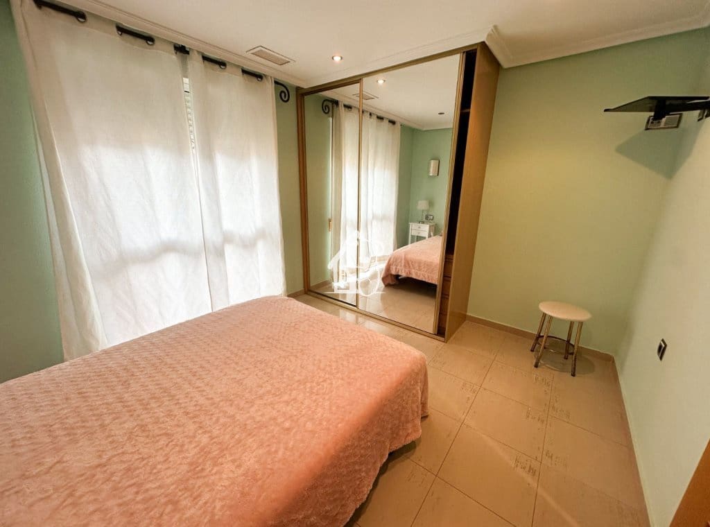 2 slaapkamer Appartement te huur in Torrevieja met garage - € 850 (Ref: 9432872)