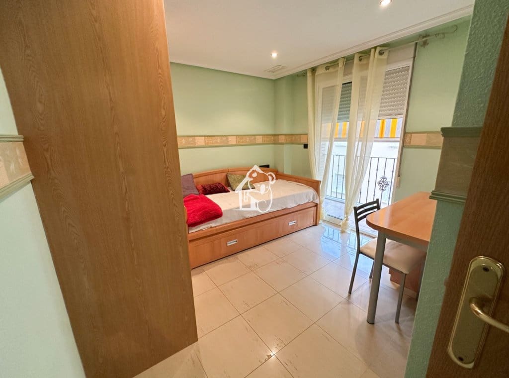 2 slaapkamer Appartement te huur in Torrevieja met garage - € 850 (Ref: 9432872)