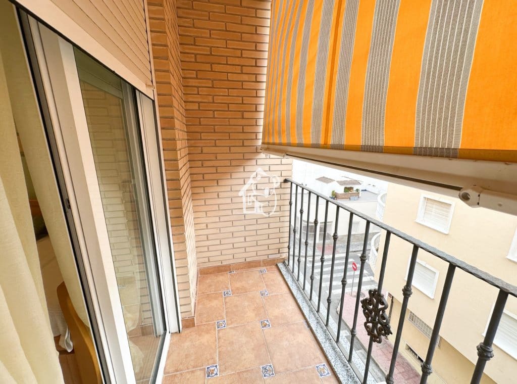 2 slaapkamer Appartement te huur in Torrevieja met garage - € 850 (Ref: 9432872)