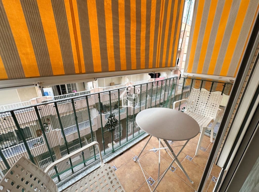 2 slaapkamer Appartement te huur in Torrevieja met garage - € 850 (Ref: 9432872)