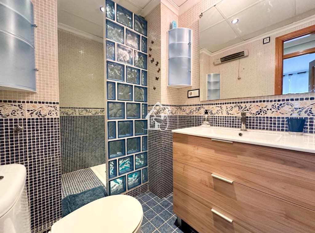 2 slaapkamer Appartement te huur in Torrevieja met garage - € 850 (Ref: 9432872)