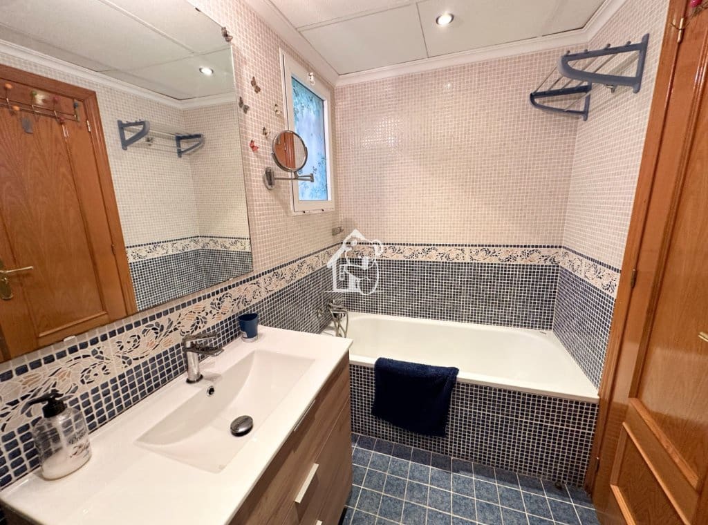 2 slaapkamer Appartement te huur in Torrevieja met garage - € 850 (Ref: 9432872)