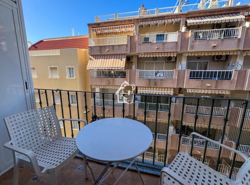 2 slaapkamer Appartement te huur in Torrevieja met garage - € 850 (Ref: 9432872)