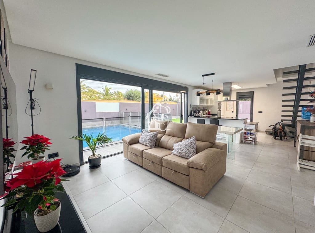 4 camera da letto Villa in vendita in Torrevieja con piscina garage - 495.000 € (Rif: 9436590)