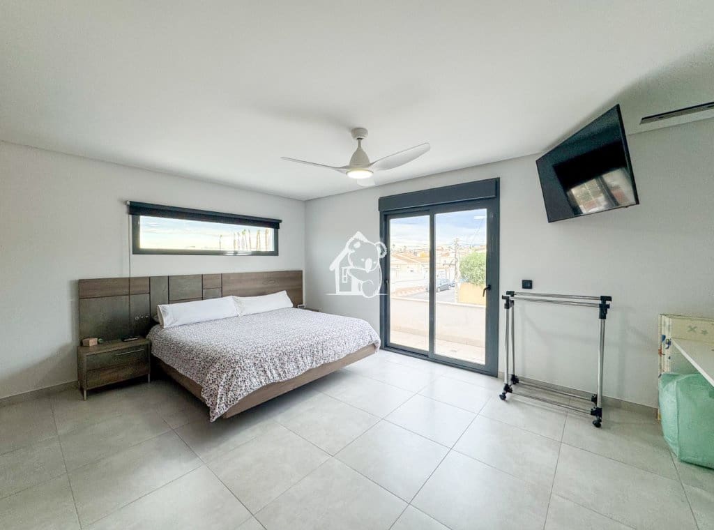 4 camera da letto Villa in vendita in Torrevieja con piscina garage - 495.000 € (Rif: 9436590)