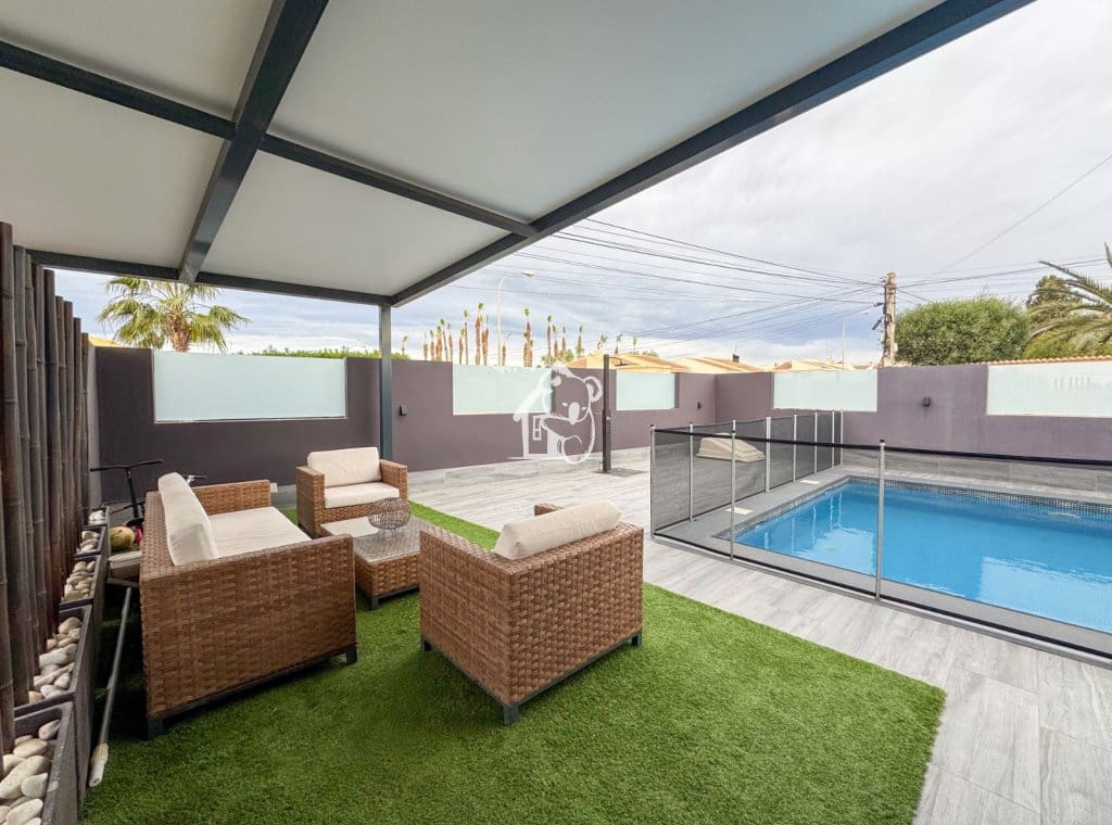 4 camera da letto Villa in vendita in Torrevieja con piscina garage - 495.000 € (Rif: 9436590)