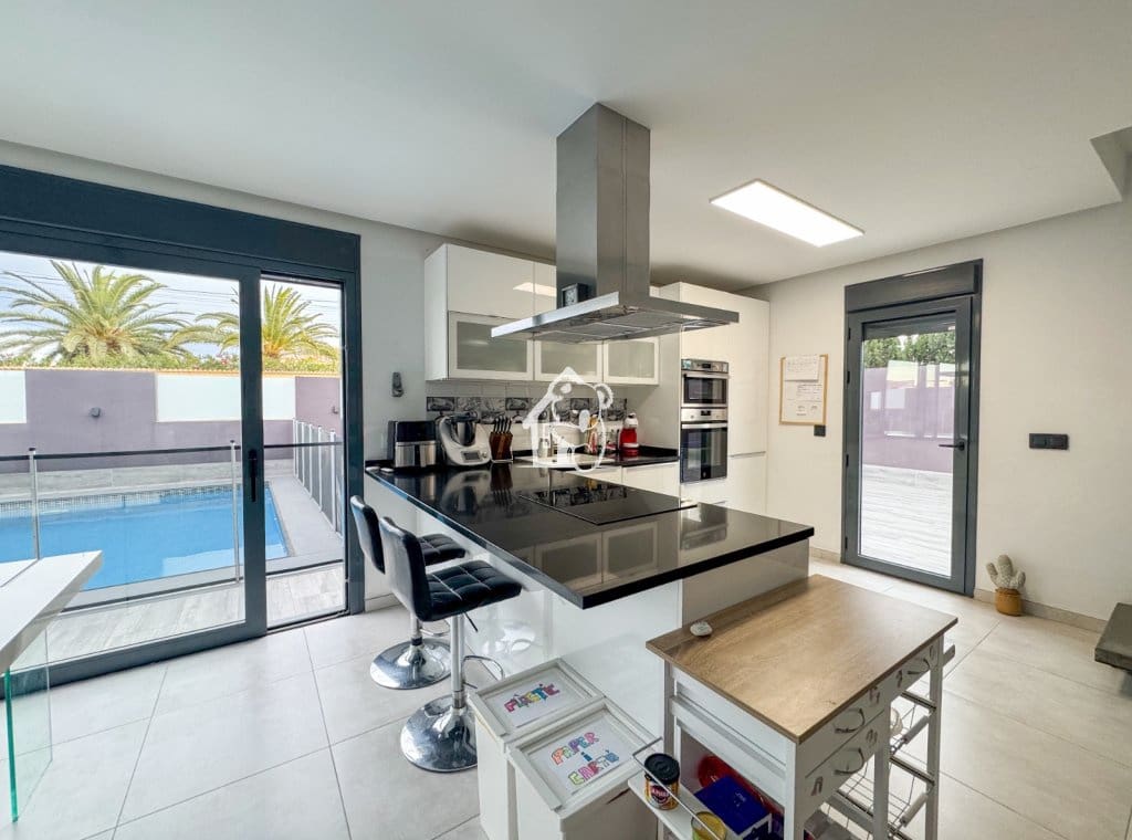 4 camera da letto Villa in vendita in Torrevieja con piscina garage - 495.000 € (Rif: 9436590)