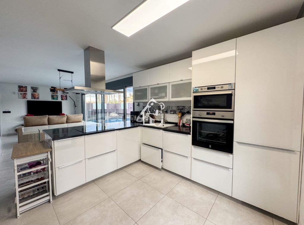 4 camera da letto Villa in vendita in Torrevieja con piscina garage - 495.000 € (Rif: 9436590)