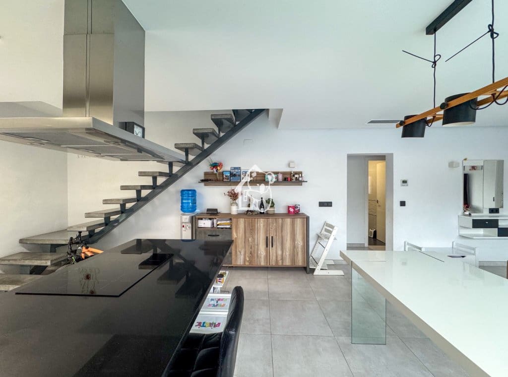 4 camera da letto Villa in vendita in Torrevieja con piscina garage - 495.000 € (Rif: 9436590)