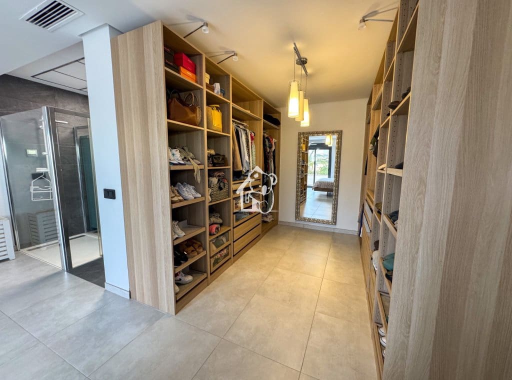 4 camera da letto Villa in vendita in Torrevieja con piscina garage - 495.000 € (Rif: 9436590)