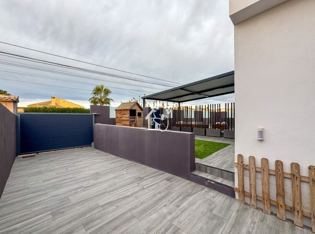 4 camera da letto Villa in vendita in Torrevieja con piscina garage - 495.000 € (Rif: 9436590)