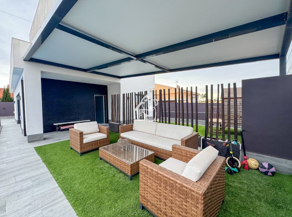 4 camera da letto Villa in vendita in Torrevieja con piscina garage - 495.000 € (Rif: 9436590)