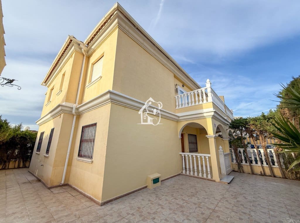 3 bedroom Bungalow for rent in Torrevieja - € 1,000 (Ref: 9439017)