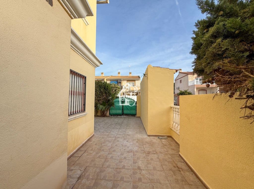 3 bedroom Bungalow for rent in Torrevieja - € 1,000 (Ref: 9439017)