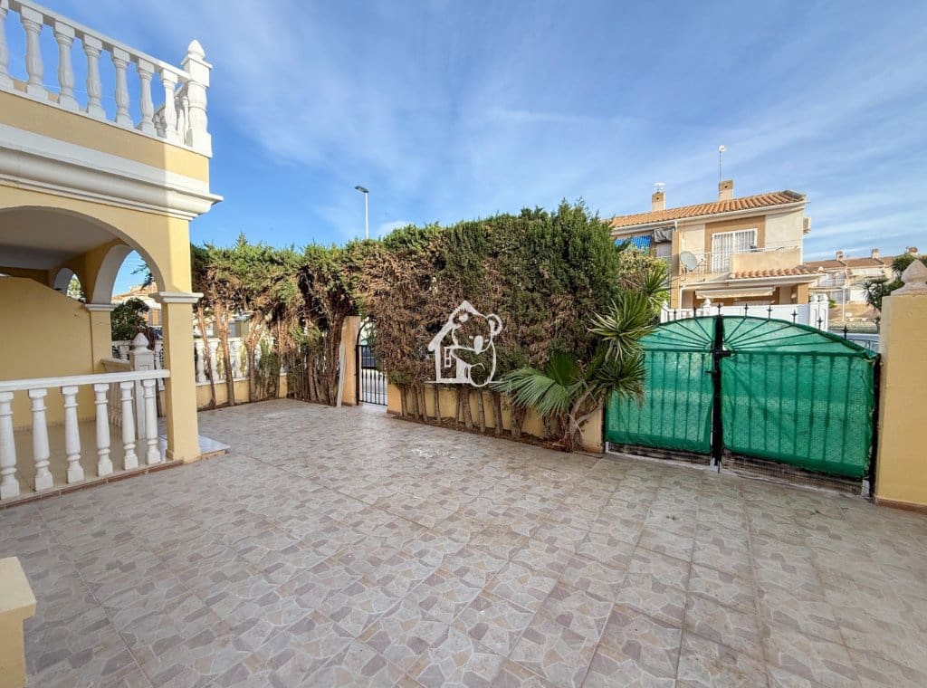 3 bedroom Bungalow for rent in Torrevieja - € 1,000 (Ref: 9439017)