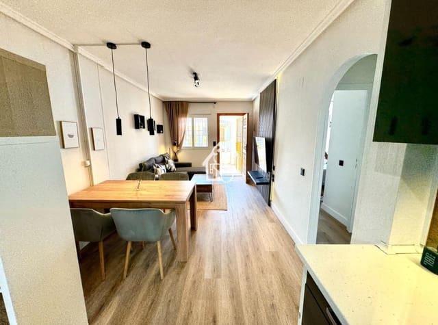 2 slaapkamer Appartement te huur in Centro, Torrevieja met zwembad - € 820 (Ref: 9439366)