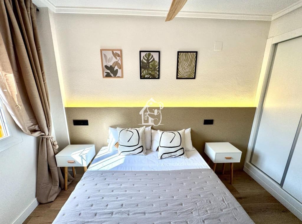 2 bedroom Apartment for rent in Torrevieja with pool - € 820 (Ref: 9439366)