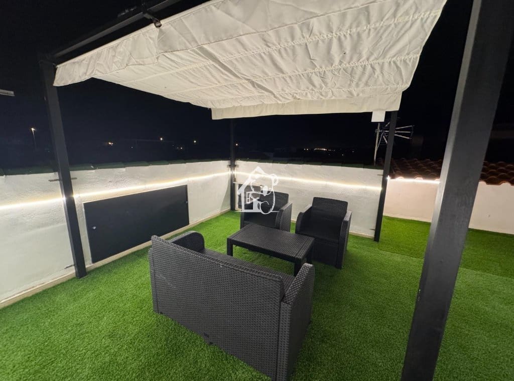 2 bedroom Apartment for rent in Torrevieja with pool - € 820 (Ref: 9439366)