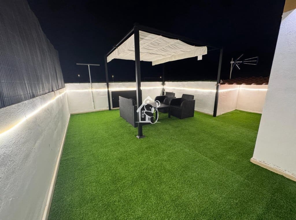 2 bedroom Apartment for rent in Torrevieja with pool - € 820 (Ref: 9439366)