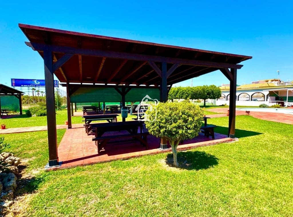 2 bedroom Apartment for rent in Torrevieja with pool - € 820 (Ref: 9439366)