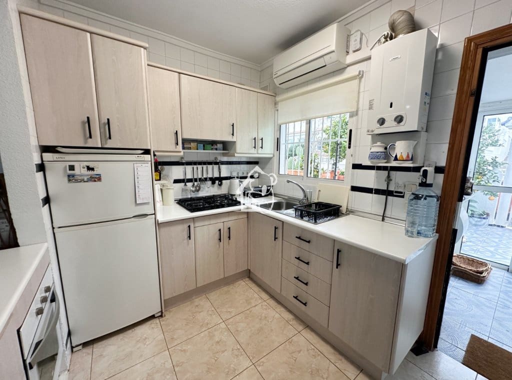 4 sypialnia Willa do wynajęcia w San Miguel de Salinas z basenem - 1 000 € (Ref: 9449991)