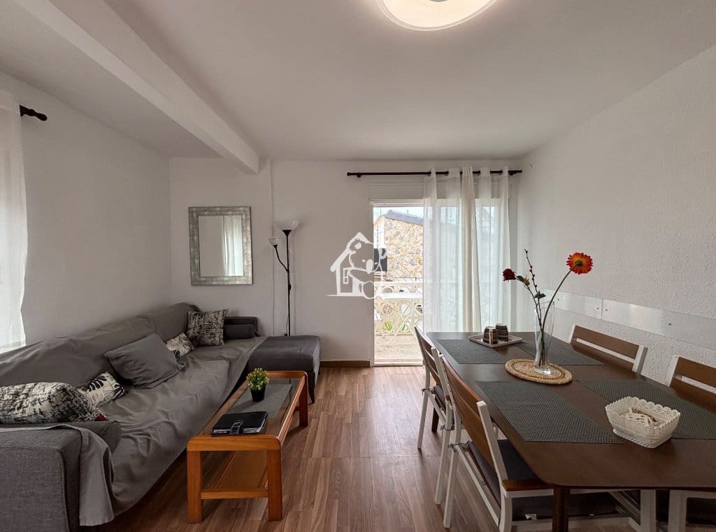 3 bedroom Penthouse for rent in Torrevieja - € 950 (Ref: 9451659)