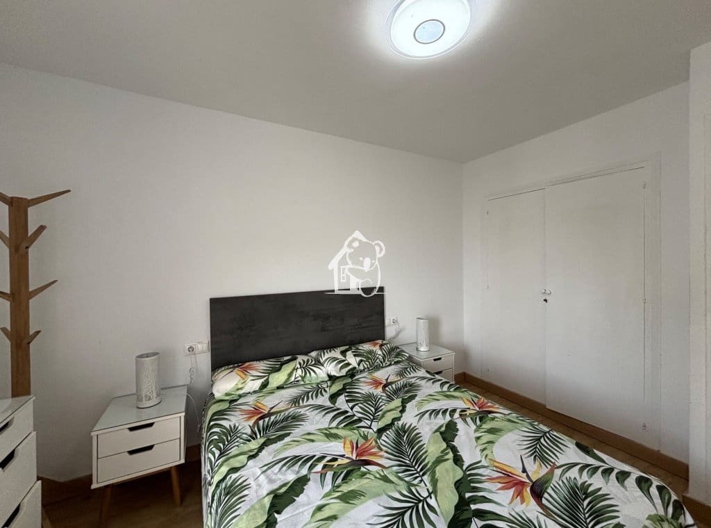 3 bedroom Penthouse for rent in Torrevieja - € 950 (Ref: 9451659)