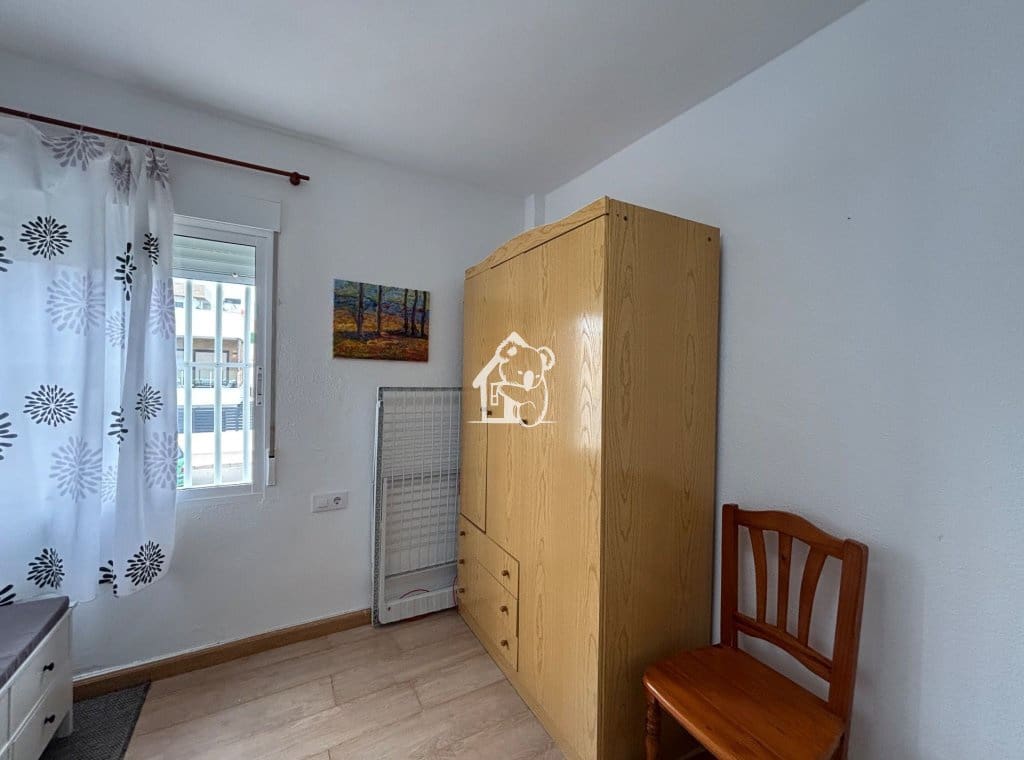 3 bedroom Penthouse for rent in Torrevieja - € 950 (Ref: 9451659)